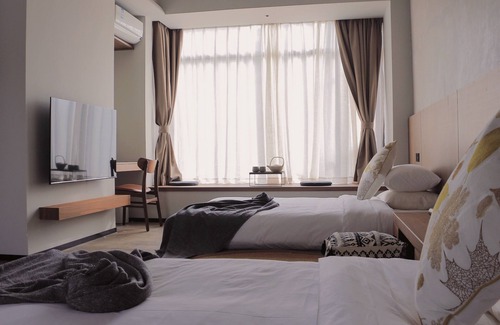 Longmen County Hotel | Even's Garden