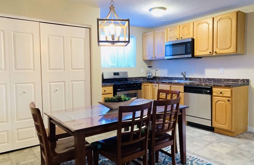 Lakeview House | Events Welcome!Big Place/Low Price!/Sleeps 26 Guests!/4,200 SqFt/6 Bathrooms