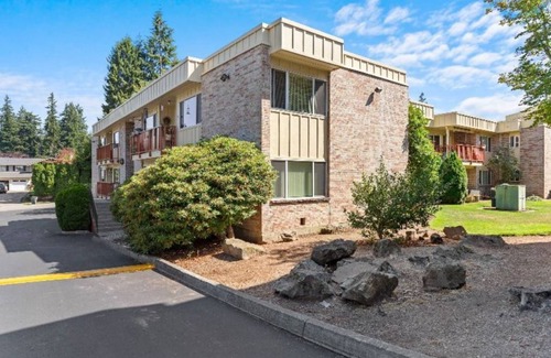 Everett House | Everett View Ridge Area Condo