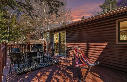 Estes Park Cabin | Evergreen Cabin A on the River, Quiet Location, Newly Remodeled