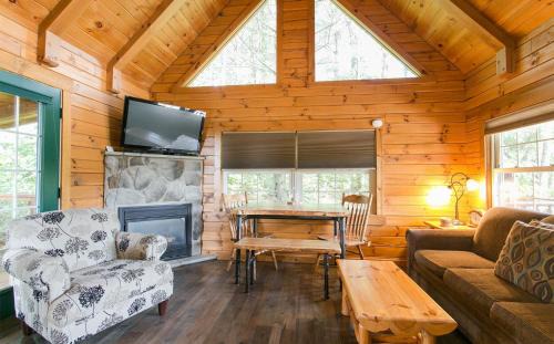 Millersburg House | Evergreen Cabin by Amish Country Lodging