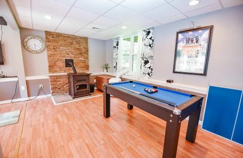 Gouldsboro House | Evergreen Escape Hot Tub Game Room Fire Pit