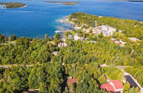 Tobermory Ski Chalet | Evergreen Escape - Tobermory Chalet & Sauna
