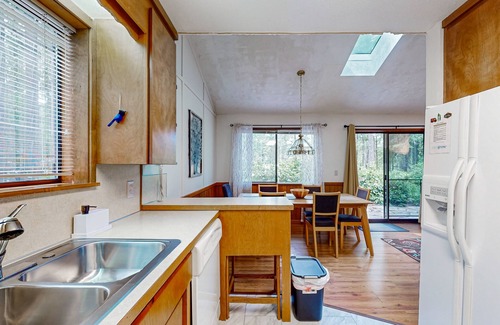 Hoodsport House | Evergreen getaway with hot tub, gas grill, Wifi and W/D