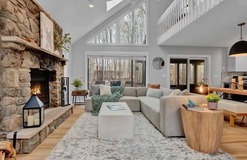 Gouldsboro House | Evergreen Lodge | Hot Tub | Wi-Fi | Fireplace