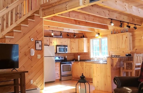 Rangeley Cabin | Evergreen Lodge - Rangeley cabin with 3 bedrooms and loft in prime location.