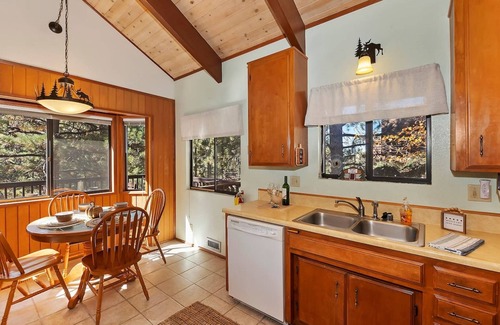 Upper Moonridge Cabin | Everwood Serenity Treehouse on Sled