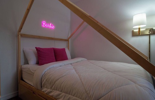 Eureka Springs Resort | Everything is better in PINK!