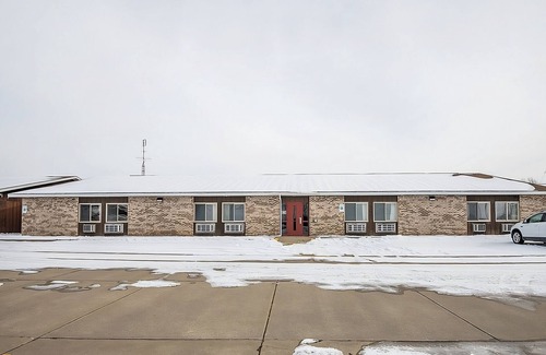 Chesaning House | Everything You Need For The Perfect Vacation! Free Parking! Pets Are Welcome!