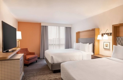 Fort Worth Hotel | Everything You Need For The Perfect Vacation! 3 Convenient Units! Indoor Pool