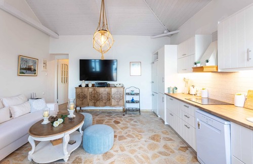 Petalidi Apartment | Evi's Seafront Hideaway - Petalidi Cozy Nest