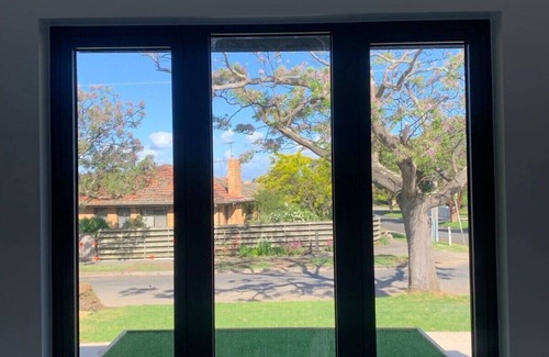 East Geelong House | Evies East Retreat with Spa
