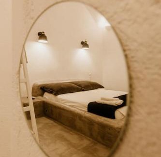Fira House | EvnOikon I- Jacuzzi Cave House in Fira