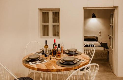 Fira House | EvnOikon I- Jacuzzi Cave House in Fira