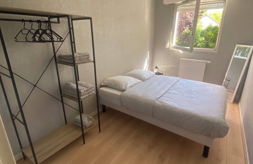 Les Aunettes Apartment | Evry Moon. 70m2, 2 Chambres, Parking. RER à 10 min à Pieds