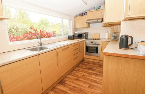 Ewenny Cottage | EWENNY COTTAGE, pet friendly, with open fire in Bridgend