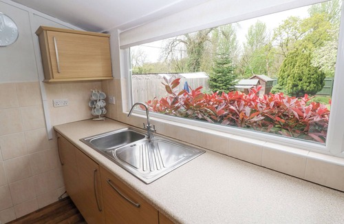 Ewenny Cottage | EWENNY COTTAGE, pet friendly, with open fire in Bridgend