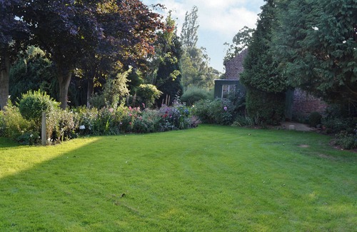 Thirsk Cottage | Explore North Yorkshire from this cosy, dog-friendly former stable near Thirsk.