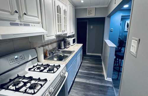 Upper Darby House | Exactly where you need to be. Well-furnished, well-lit and tastefully decorated.