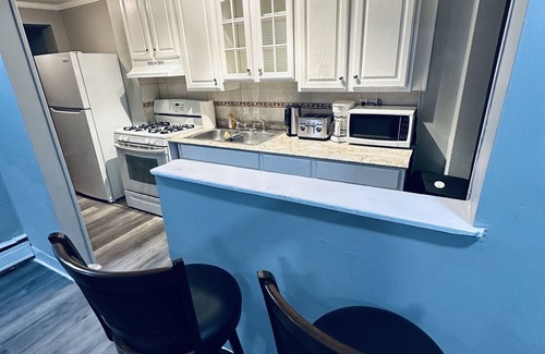 Upper Darby House | Exactly where you need to be. Well-furnished, well-lit and tastefully decorated.