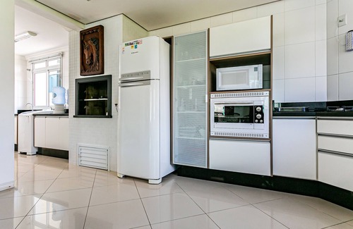 Governador Celso Ramos House | Excellent house, three suites with air, private swimming pool, barbecue, Closest. sea