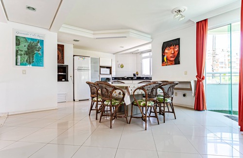 Governador Celso Ramos House | Excellent house, three suites with air, private swimming pool, barbecue, Closest. sea