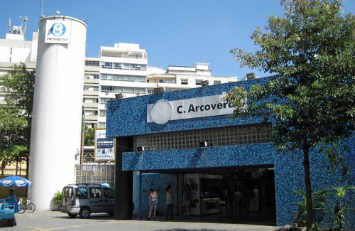 Copacabana Apartment | Excellent 3 bedrooms (up to 9 people), steps from Copacabana beach, air conditioning