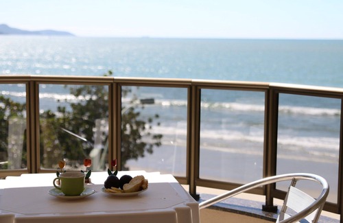 Itapema Apartment | Excellent apt. in beachfront property in Meia Praia - the best beach in S.C.