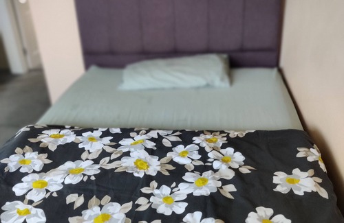 Ashford House | Excellent double bed room within easy reach of Heathrow Airport