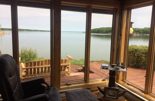 Barbeau Cottage | Excellent Freighter View!