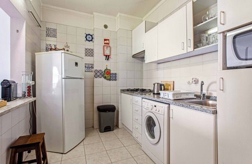 Costa de Caparica Apartment | Excellent Location - 4 Guests - Free Parking