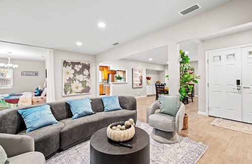 Hacienda Heights Villa | Excellent location/near Disney/Universal Studios/5BR/2.5BA/7BEDS/quiet/beautiful