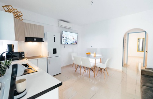 Fira House | Excellent Location Center Fira Deluxe Apartment