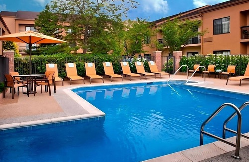 Middletown Apartment | Excellent Pick! Indoor and Outdoor Swimming Pools! Pets are Welcomed!