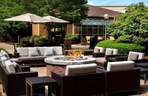 Middletown Apartment | Excellent Pick! Indoor and Outdoor Swimming Pools! Pets are Welcomed!