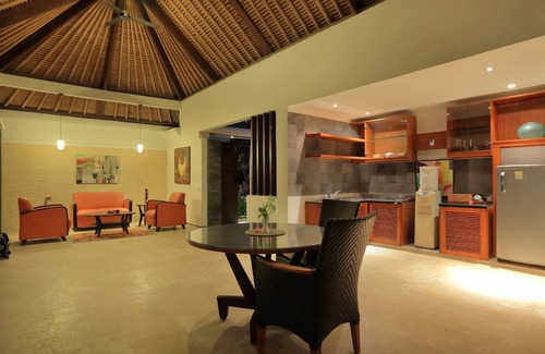 Mangsit House | Excellent Romantic Private Pool Villa