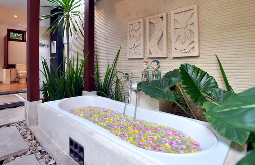 Mangsit House | Excellent Romantic Private Pool Villa