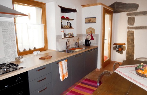 Cannero Riviera House | Exceptional 3-room-rustico with balcony and enchanting sea view