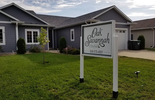 Deerfield Condo | Exceptional 4 Bed 3 Bath Hot tub next to woods -Comfortable! - 21 min to Madison