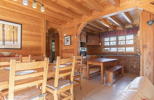 Valfrejus Ski Chalet | Exceptional chalet: 5 rooms, 14 pers, near slopes, WiFi, fireplace