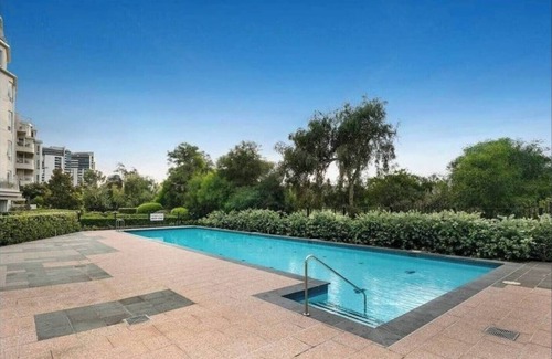 Port Melbourne Apartment | Exceptional Location on the park, the beach, gym, pool with a private garden.