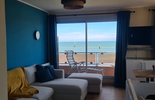Grandcamp-Maisy Apartment | Exceptional panoramic view of Pointe du Hoc and Grandcamp harbour