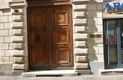Nimes City Centre Apartment | Exceptional place Town Center Ecusson near Maison Carrée Nîmes