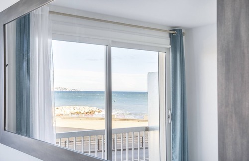 Vielle-Chapelle Apartment | EXCEPTIONAL SEA VIEW POINTE ROUGE 60 M2