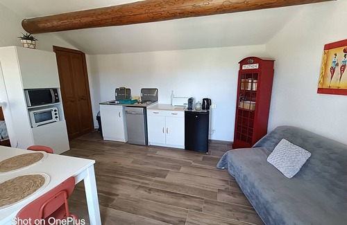 Orange House | Exceptional setting surrounded by vineyards in a peaceful setting
