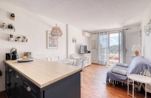Le Lavandou Apartment | Exceptional view in Saint-Clair for 4 people