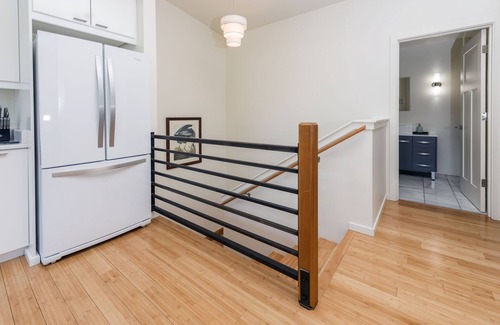 West Juneau House | Exceptional view, style and comfort-The Salty Suite