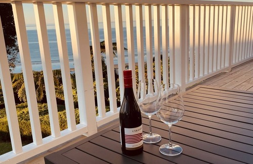 Patons Rock House | Exceptional Views in Patons Rock