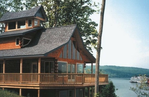 Magnet Cabin | Exceptional views of the Ohio River and accommodates 2 boats