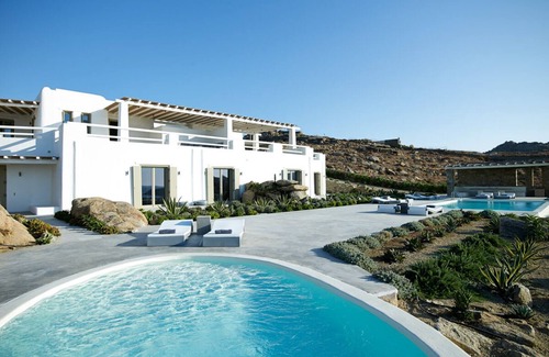 Paradise House | Exceptional Villa Sepia 2, Perfect Location & Walking distance from Paraga Beach